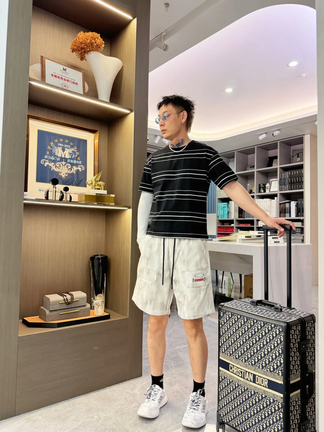 Balenciaga's three-standard complete 2026 summer New Arrival men's casual shorts, advanced custom-made Breathable fabric, Breathable fabric, extremely stretchy and comfortable, impeccable details, top-grade accessories, original logo design concept, delicate and soft feel! The upper body fit is awesome! Size: M-XXXL Please state your height and weight when ordering